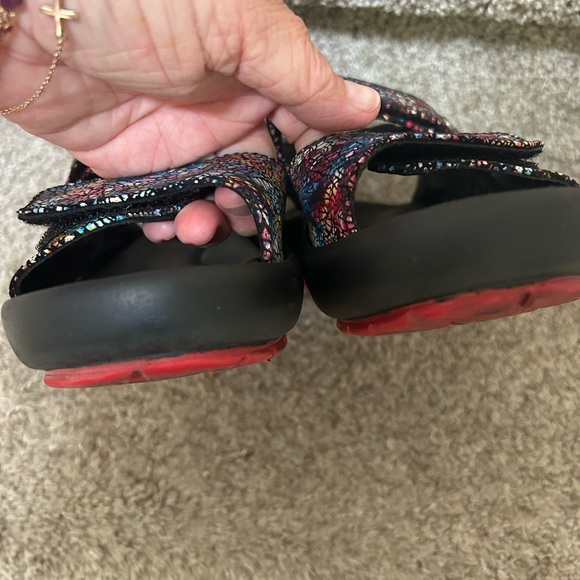 Wolky Rio Red Platform Sandal. Wearable Art. Sz 37/6.5 Comfort shoe. Colorful - Picture 7 of 10
